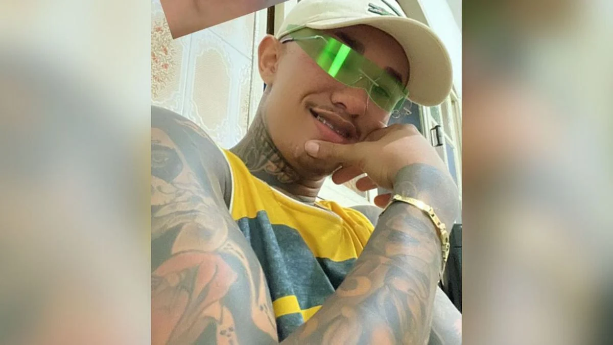 Gideon da Silva Jorge, conhecido como "Caveirinha", chefe do tráfico em Flexal 2, Cariacica, morreu em confronto com a Polícia Civil. Saiba mais sobre a operação e seu impacto na comunidade.