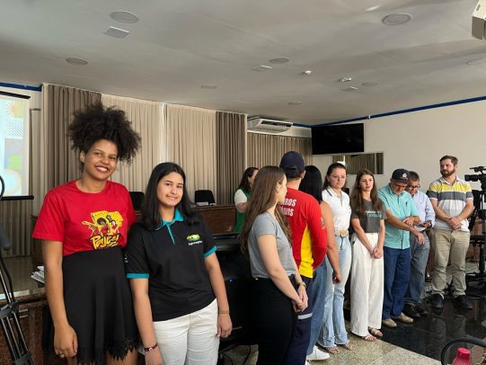Estudantes na Conferência de Meio Ambiente em Santa Maria de Jetibá.