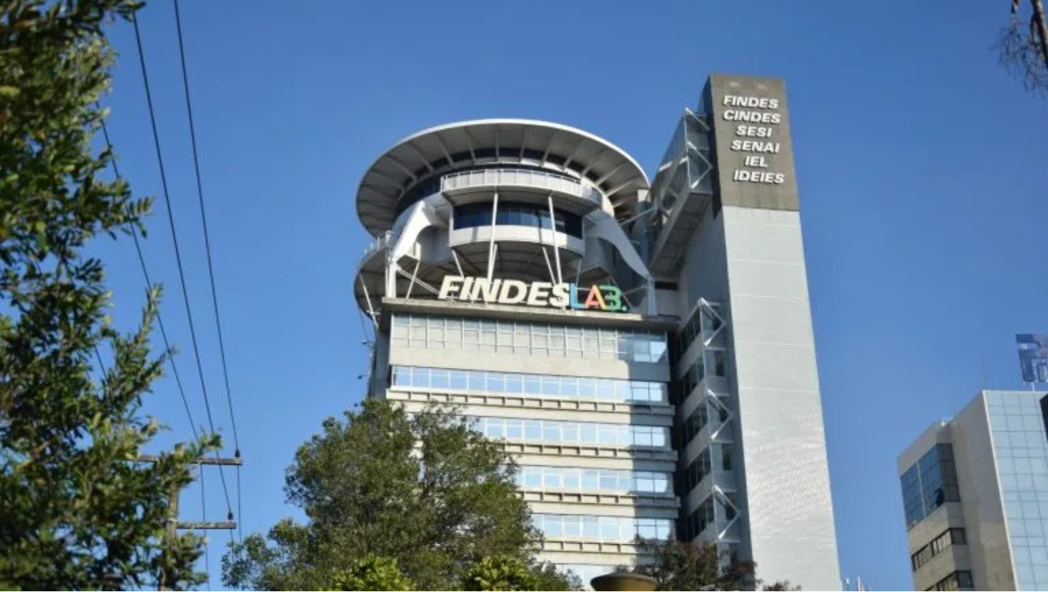 “Investimentos industriais no Espírito Santo com destaque para Petrobras, Vale e Arcelor Mittal até 2030.”