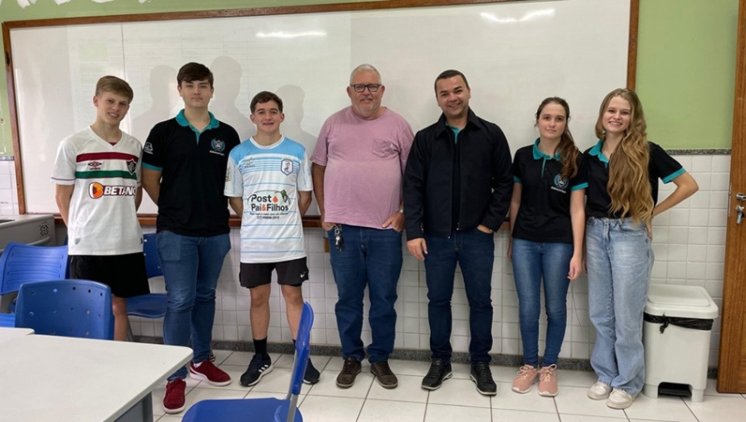 Estudantes coletam preços agrícolas em Santa Maria de Jetibá em parceria com o Incaper