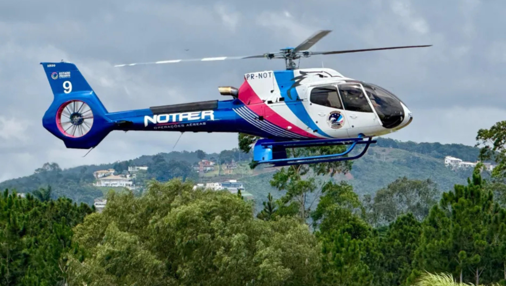 Helicóptero do Notaer realizando resgate de vítima de queimaduras no Espírito Santo