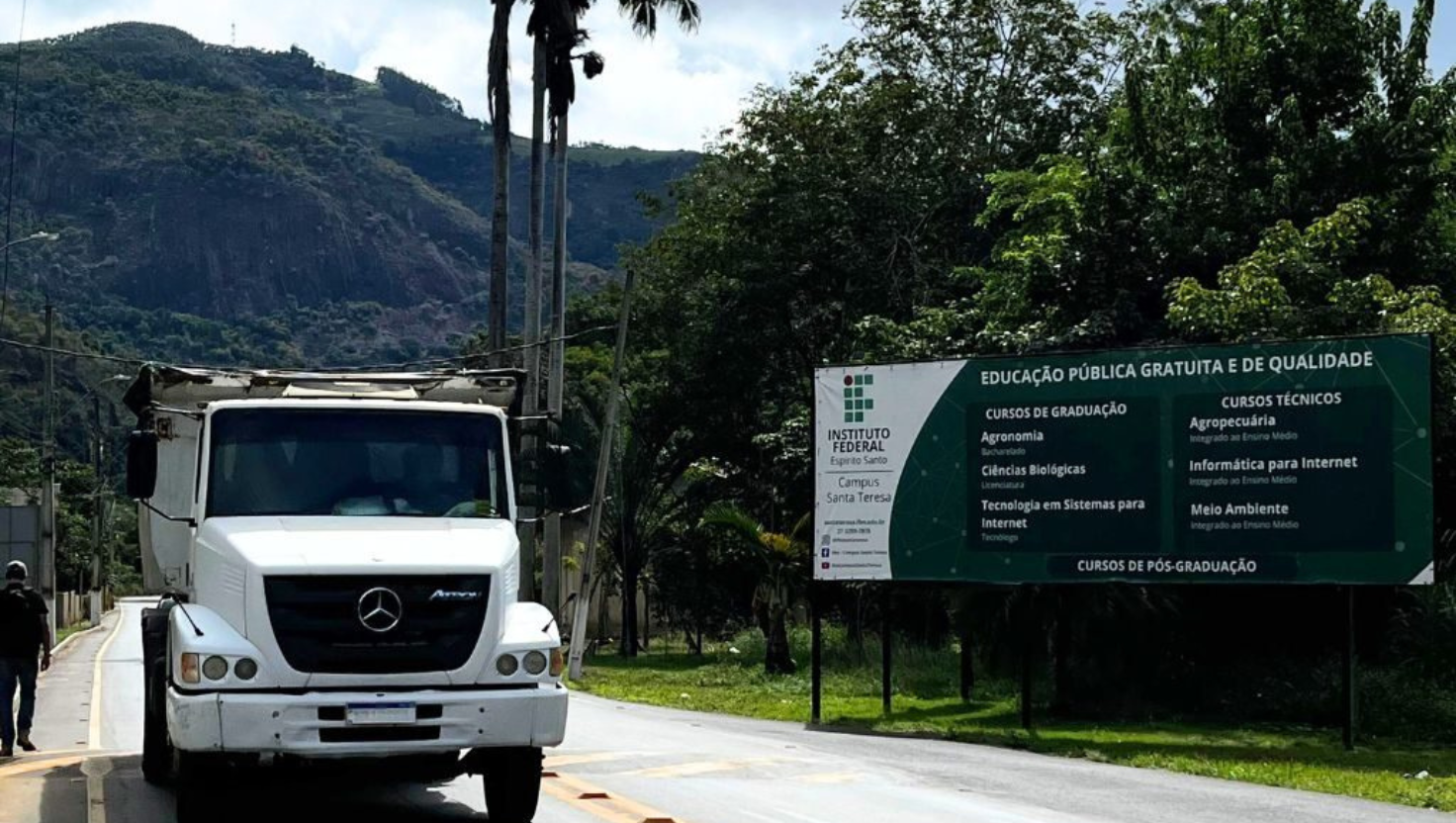 Rodovia ES-080, no trecho que liga o centro de Santa Teresa ao distrito de São João de Petrópolis, conhecido como Barracão, na região serrana.