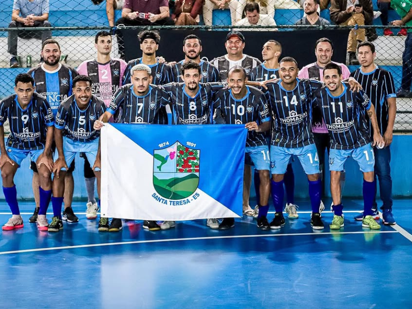 Equipe de futsal de Santa Teresa durante a Copa Espírito Santo, após classificação para as quartas de final da competição.
